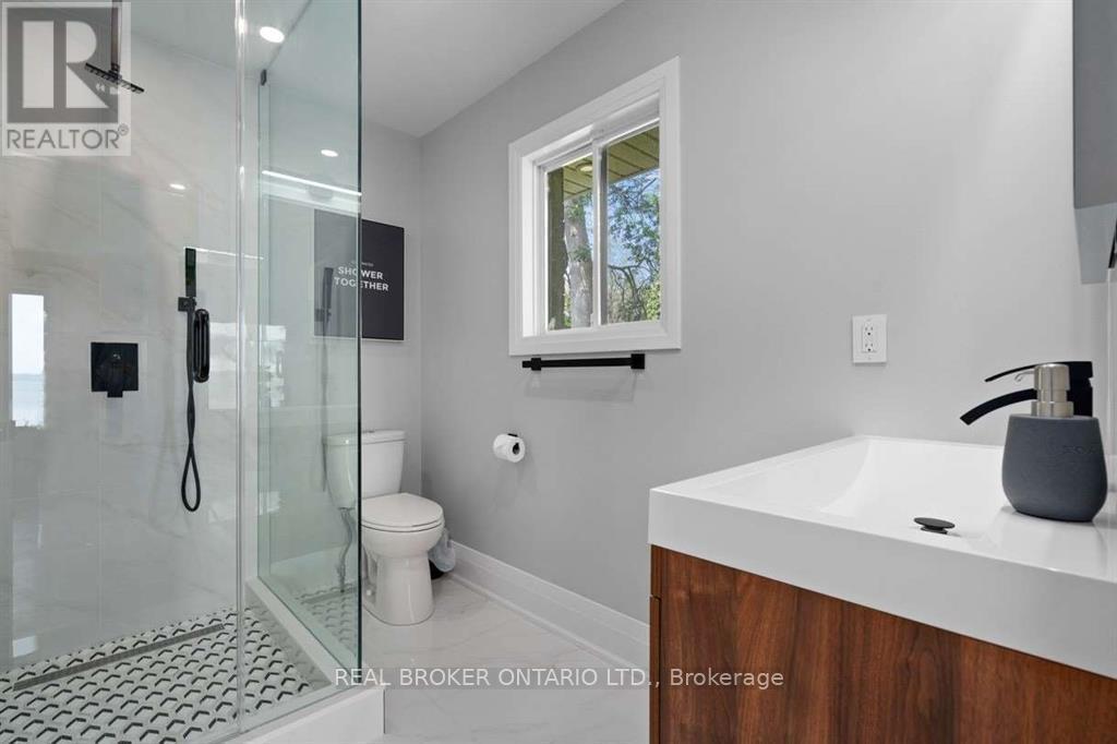 943 Barry Avenue, Innisfil, ON