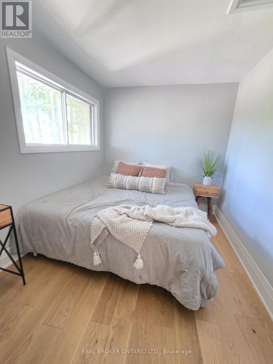 943 Barry Avenue, Innisfil, ON