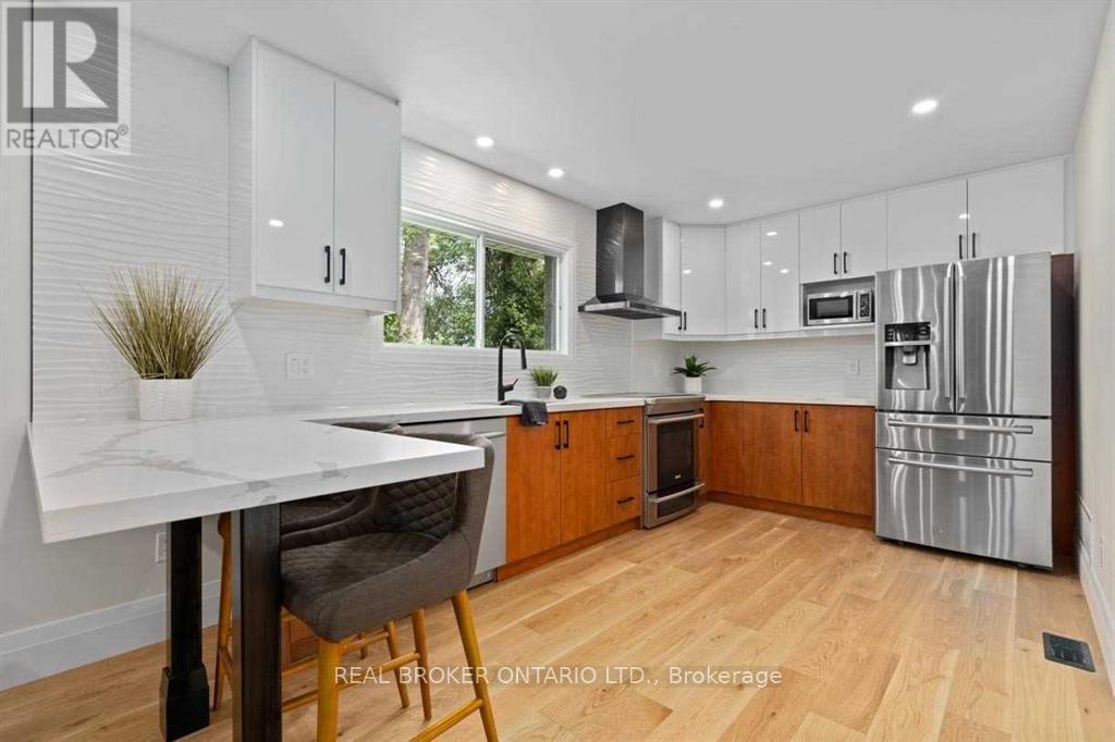 943 Barry Avenue, Innisfil, ON