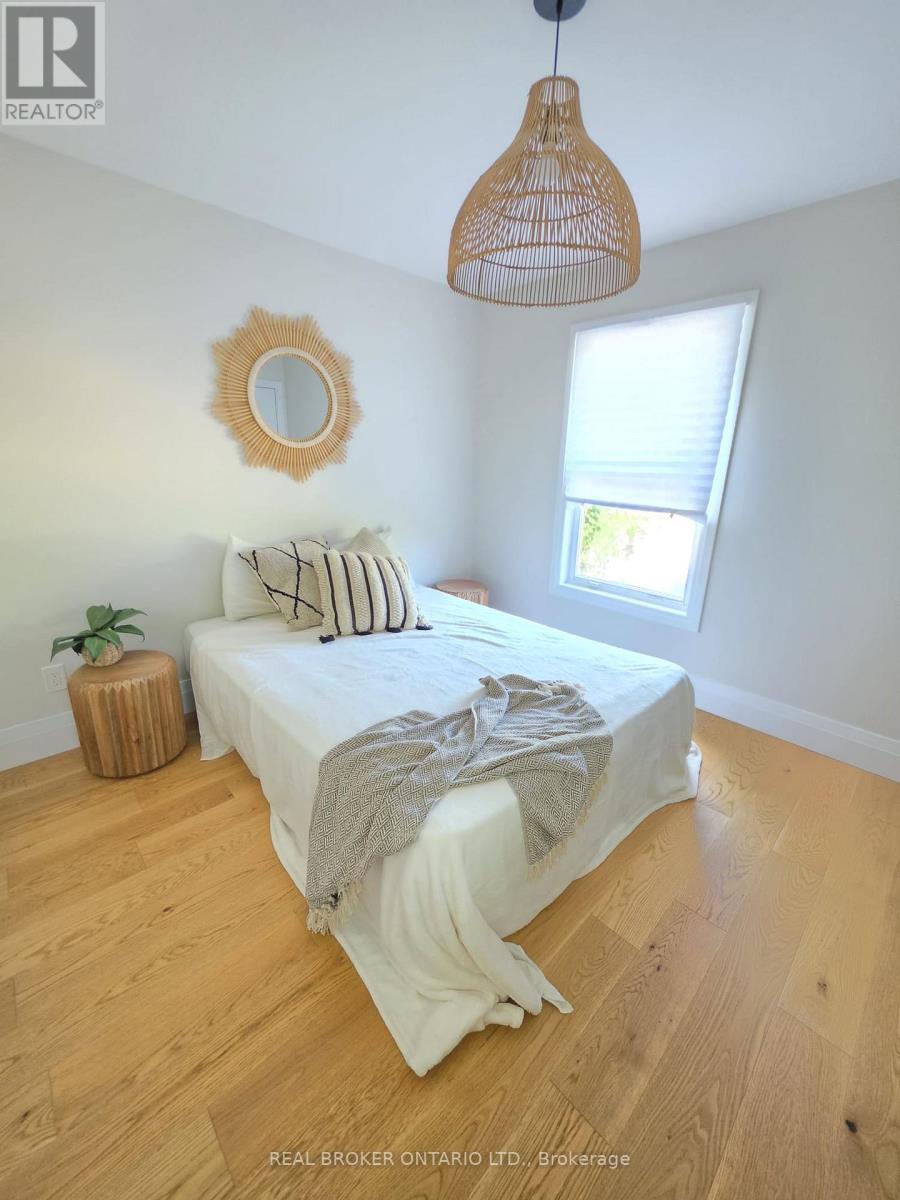 943 Barry Avenue, Innisfil, ON