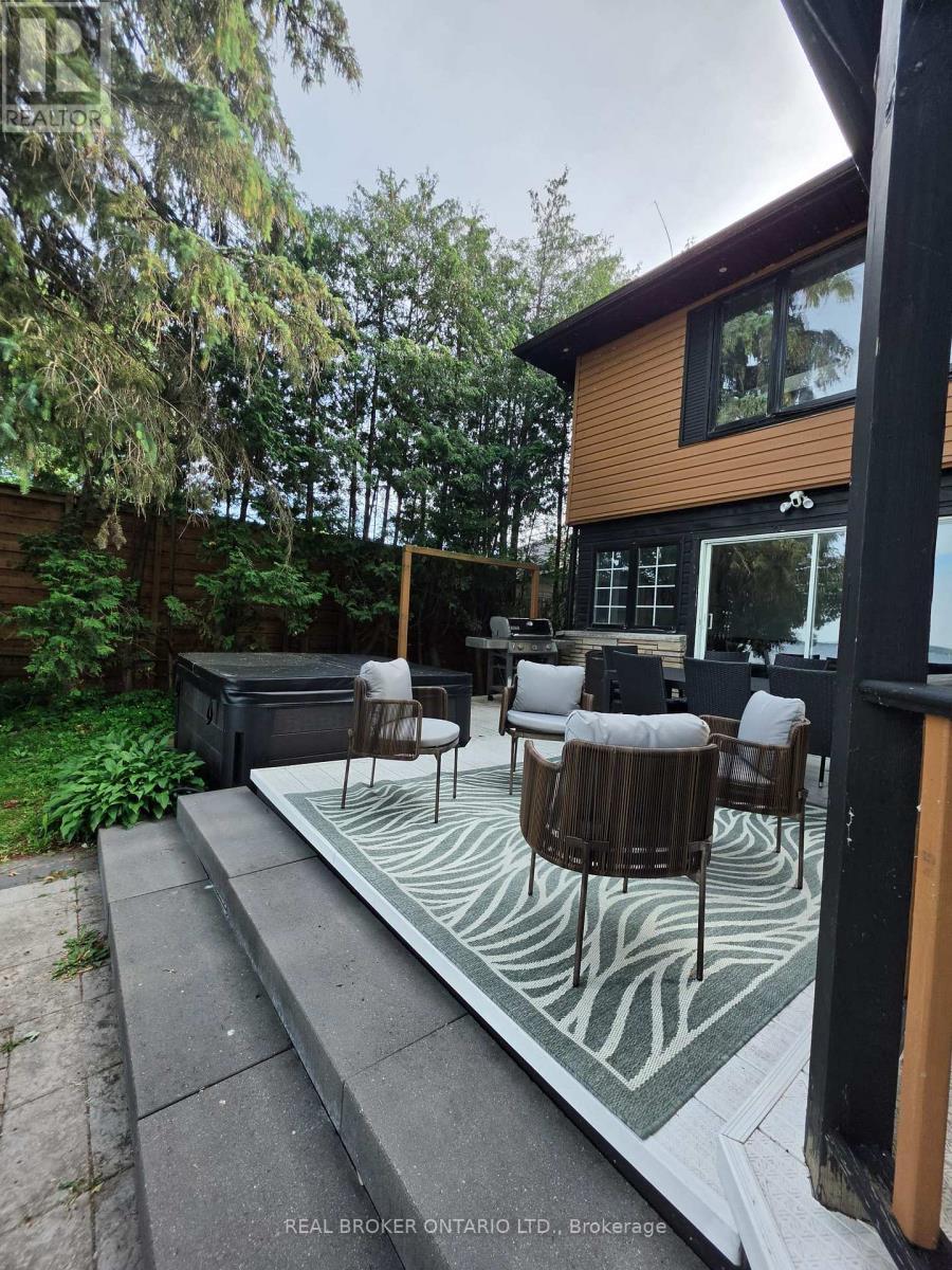 943 Barry Avenue, Innisfil, ON