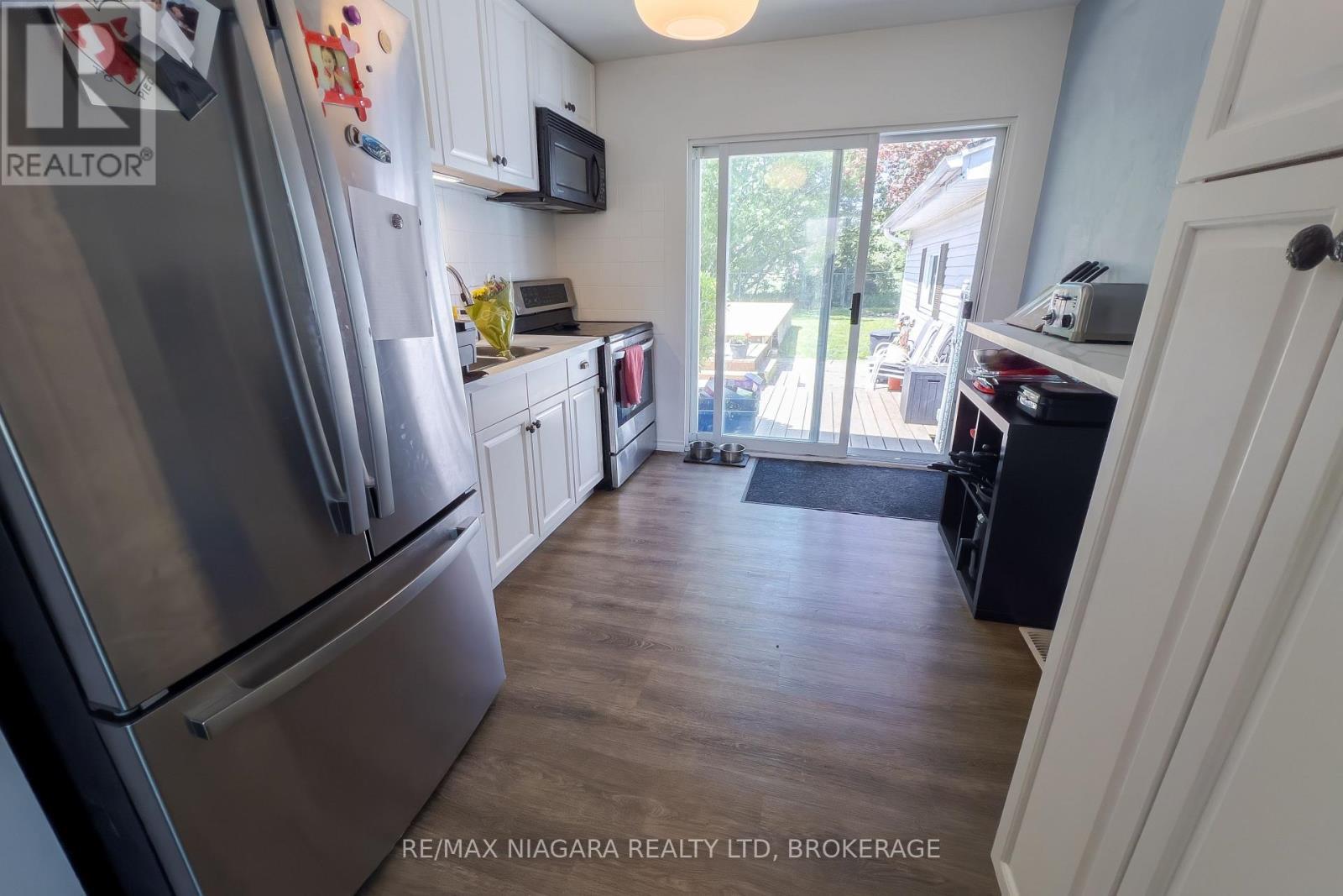 2868 June Road, Port Colborne (Sherkston), ON - Indoor Photo Showing Kitchen