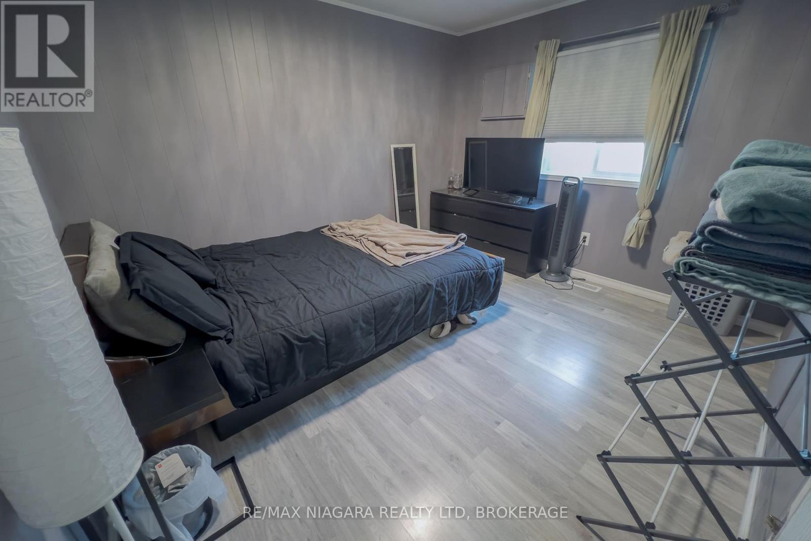 2868 June Road, Port Colborne (Sherkston), ON - Indoor Photo Showing Bedroom