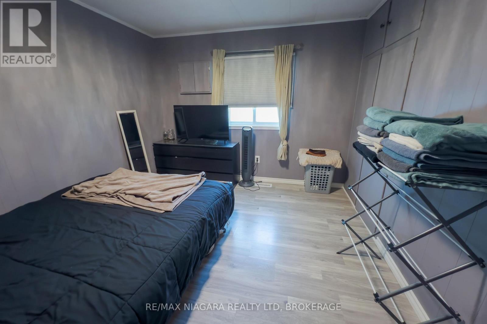 2868 June Road, Port Colborne (Sherkston), ON - Indoor Photo Showing Bedroom