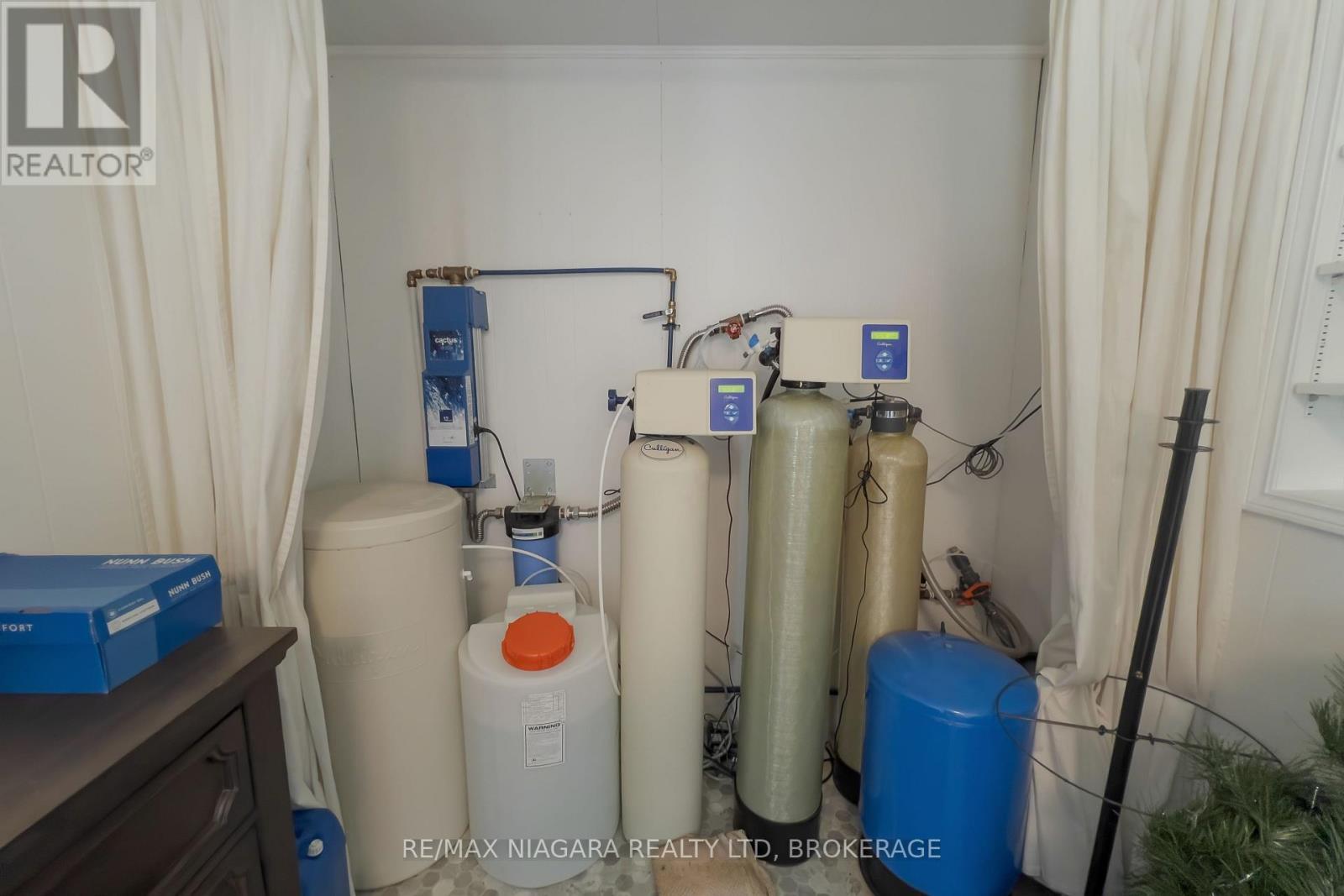 2868 June Road, Port Colborne (Sherkston), ON - Indoor Photo Showing Basement