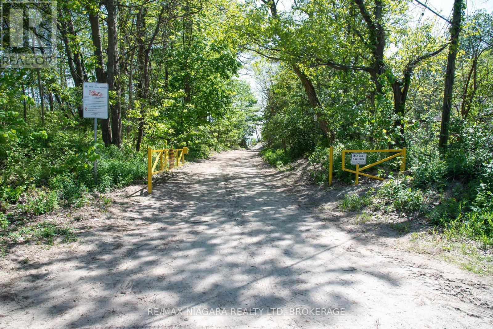 Within walking distance to a Beautiful Sand Beach - 2868 June Road, Port Colborne (Sherkston), ON - Outdoor