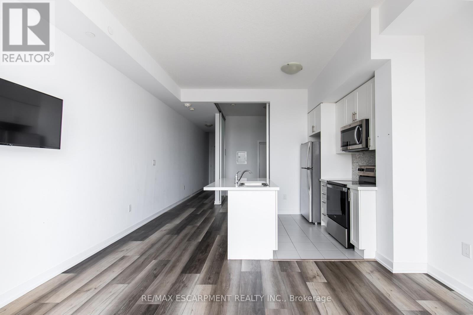 416 - 450 Dundas Street E, Hamilton, ON - Indoor Photo Showing Kitchen