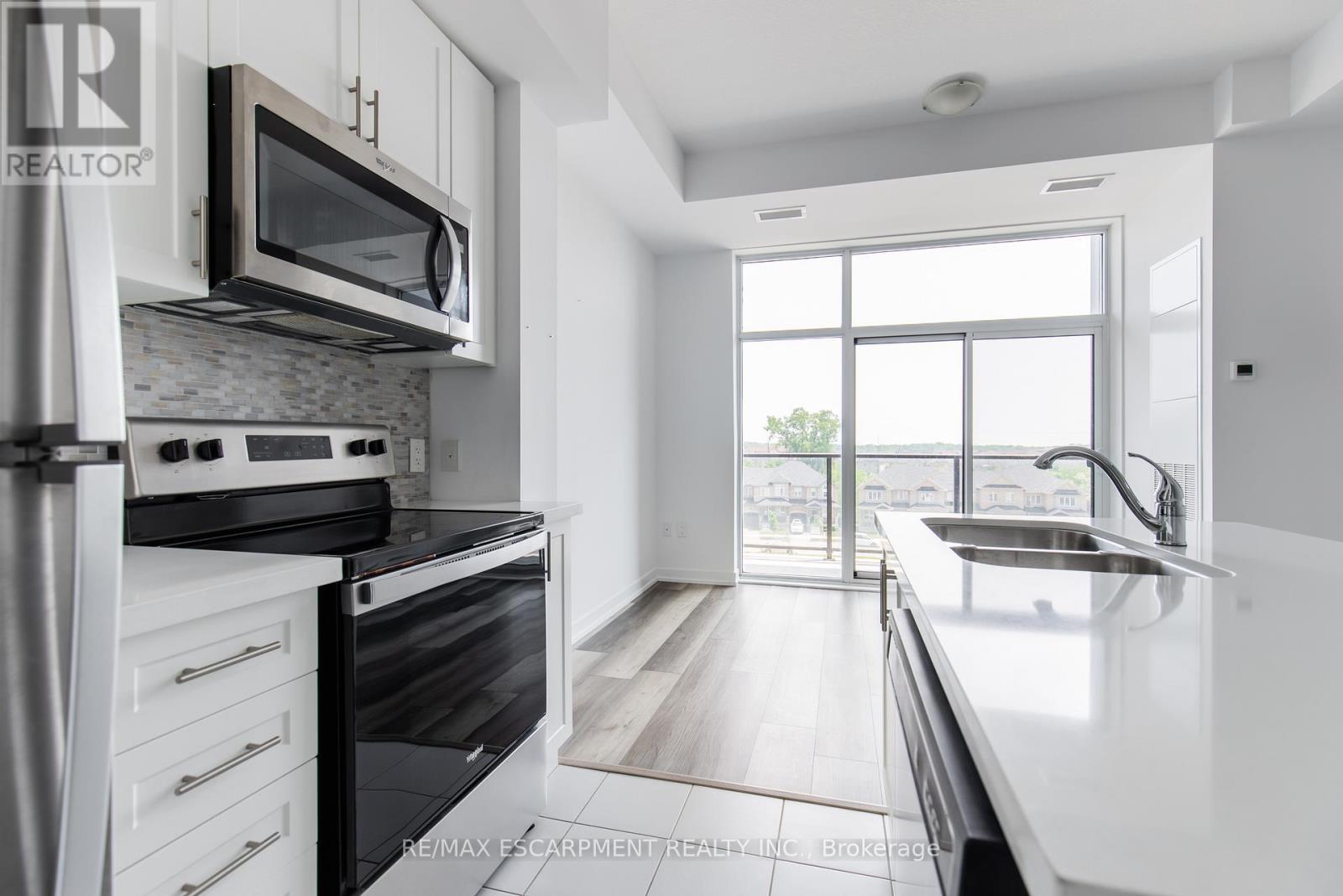 416 - 450 Dundas Street E, Hamilton, ON - Indoor Photo Showing Kitchen With Stainless Steel Kitchen With Double Sink With Upgraded Kitchen