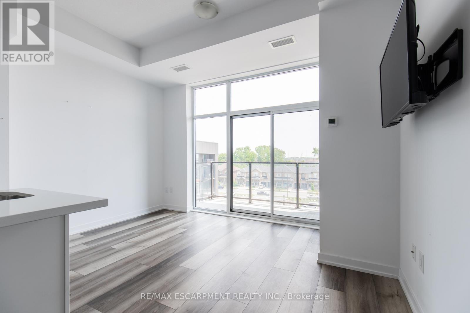 416 - 450 Dundas Street E, Hamilton, ON - Indoor Photo Showing Other Room