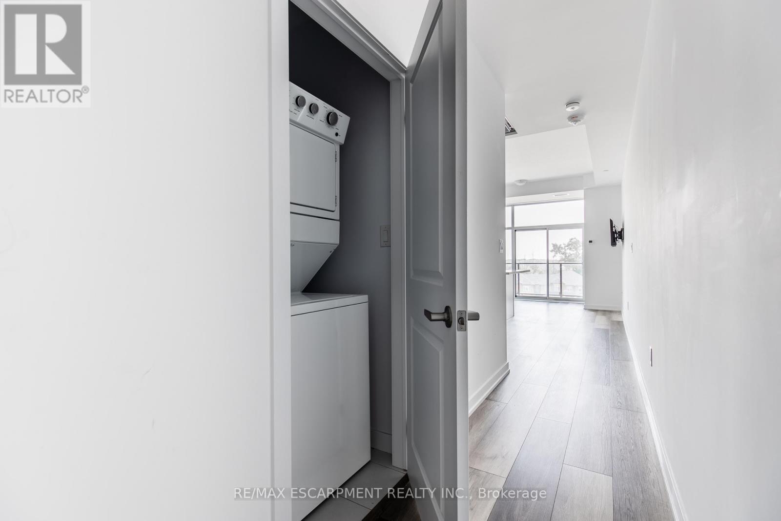 416 - 450 Dundas Street E, Hamilton, ON - Indoor Photo Showing Laundry Room