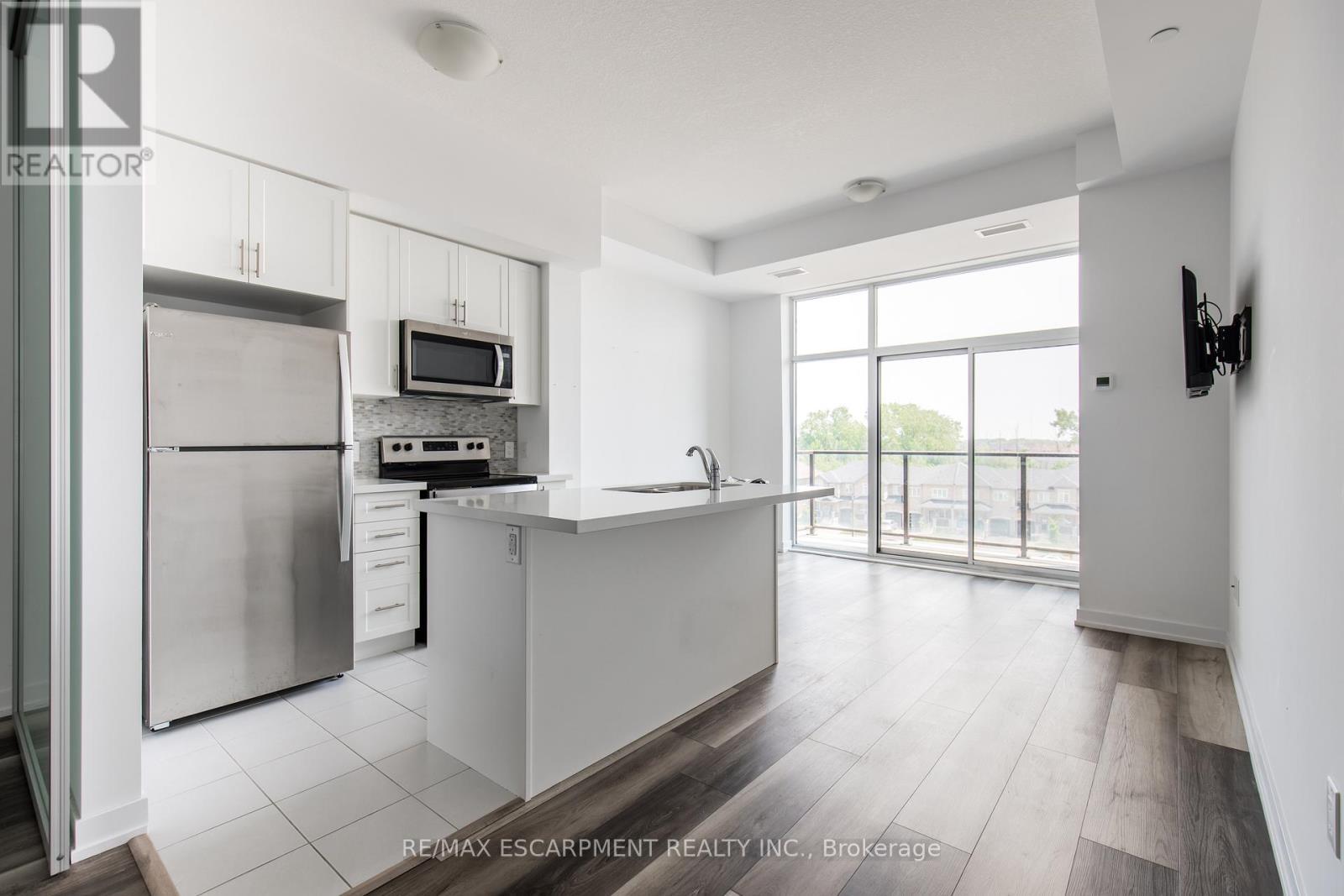 416 - 450 Dundas Street E, Hamilton, ON - Indoor Photo Showing Kitchen With Stainless Steel Kitchen