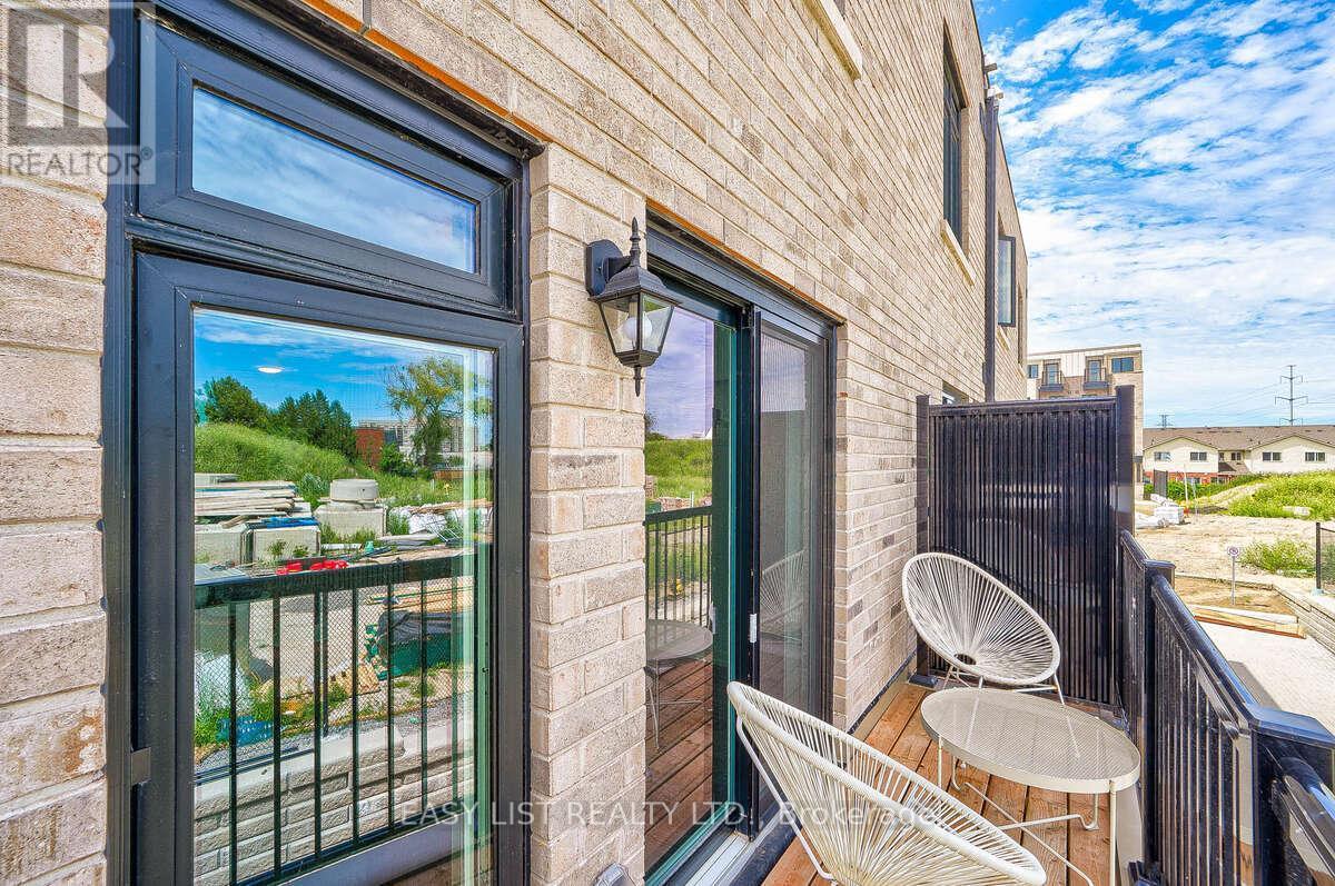 27 Spruce Pines Crescent, Toronto, ON
