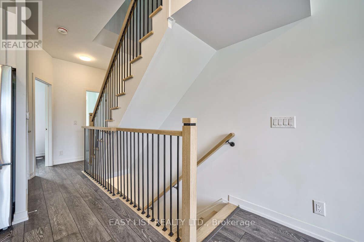 27 Spruce Pines Crescent, Toronto, ON