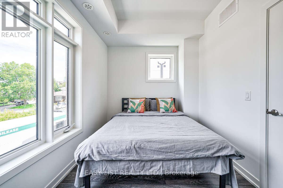 27 Spruce Pines Crescent, Toronto, ON