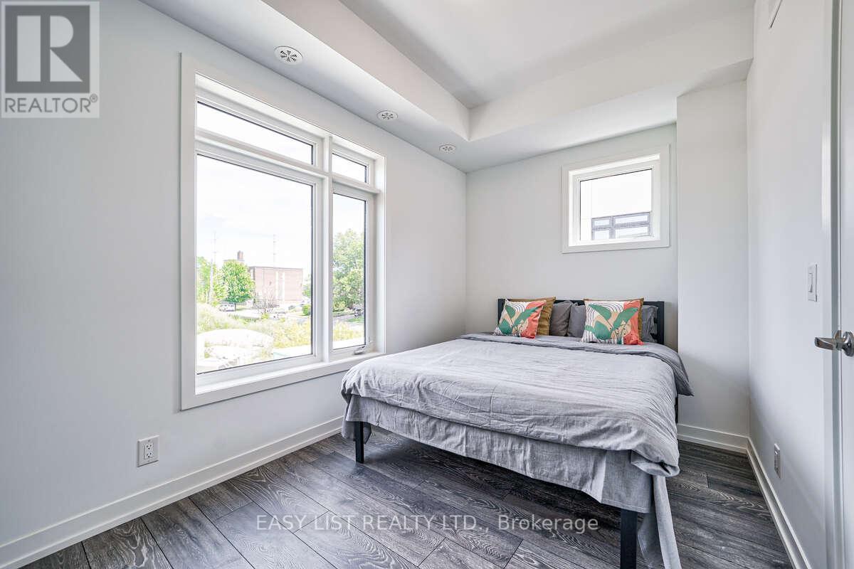 27 Spruce Pines Crescent, Toronto, ON