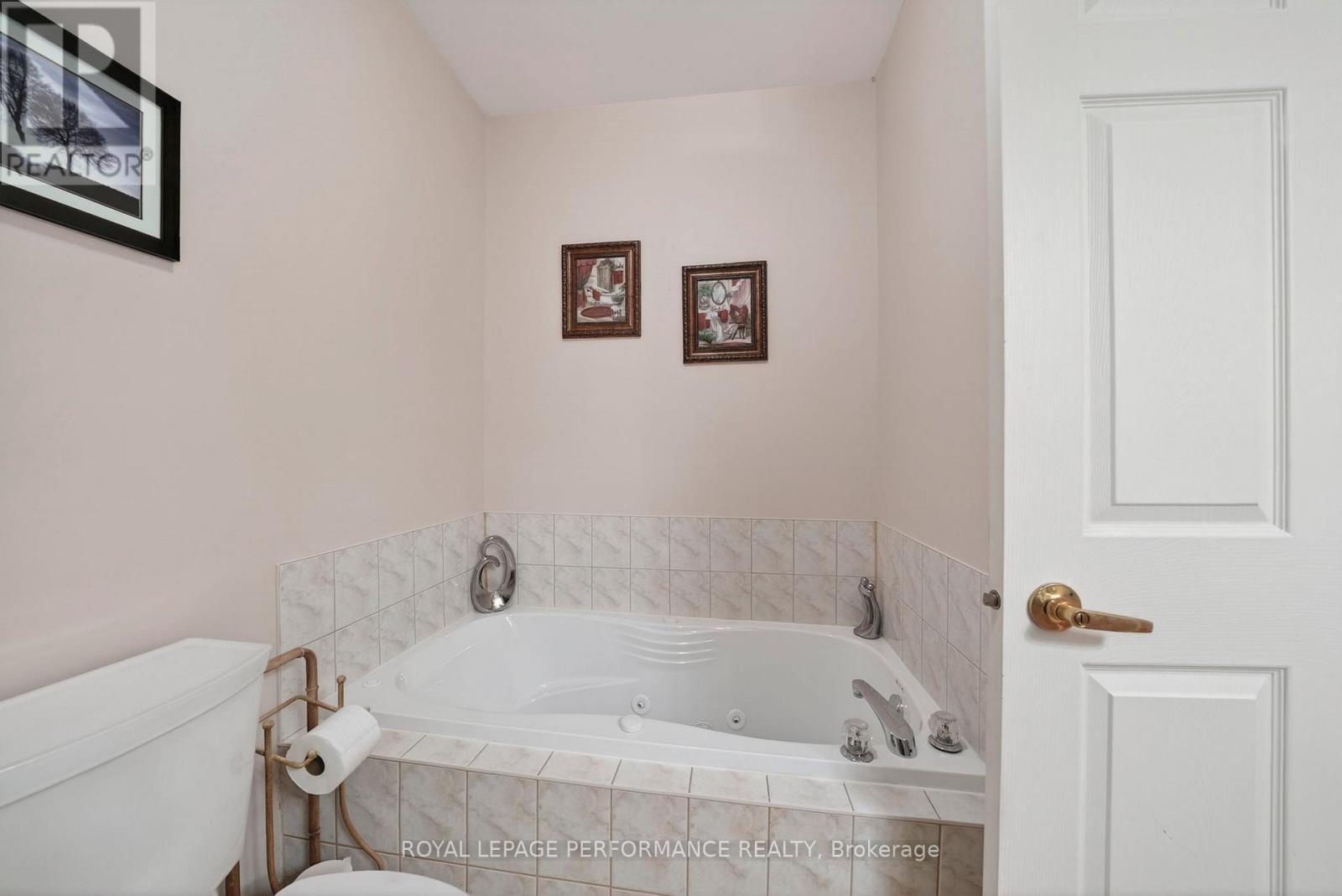 1506 Frank Court, Cornwall, ON - Indoor Photo Showing Bathroom