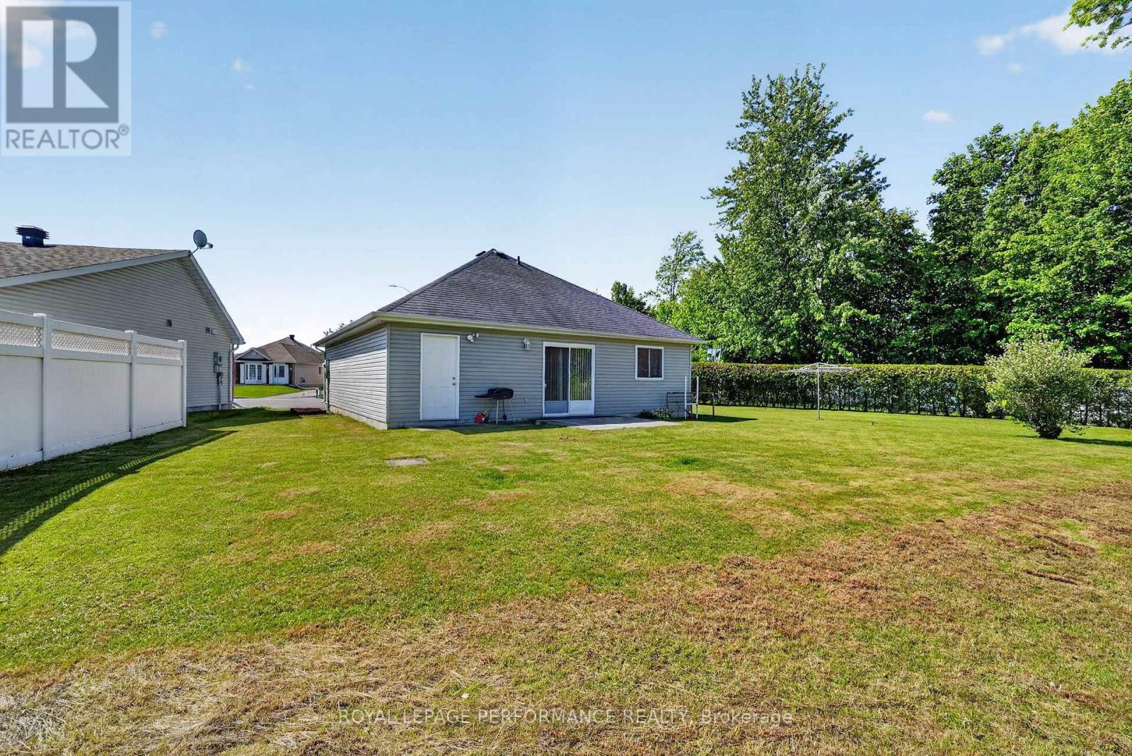 1506 Frank Court, Cornwall, ON - Outdoor