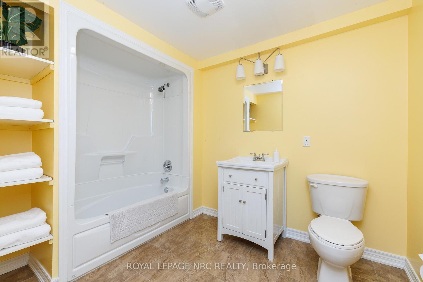 4 pce bathroom - 16 Leonard Drive, St. Catharines (Rykert/Vansickle), ON
