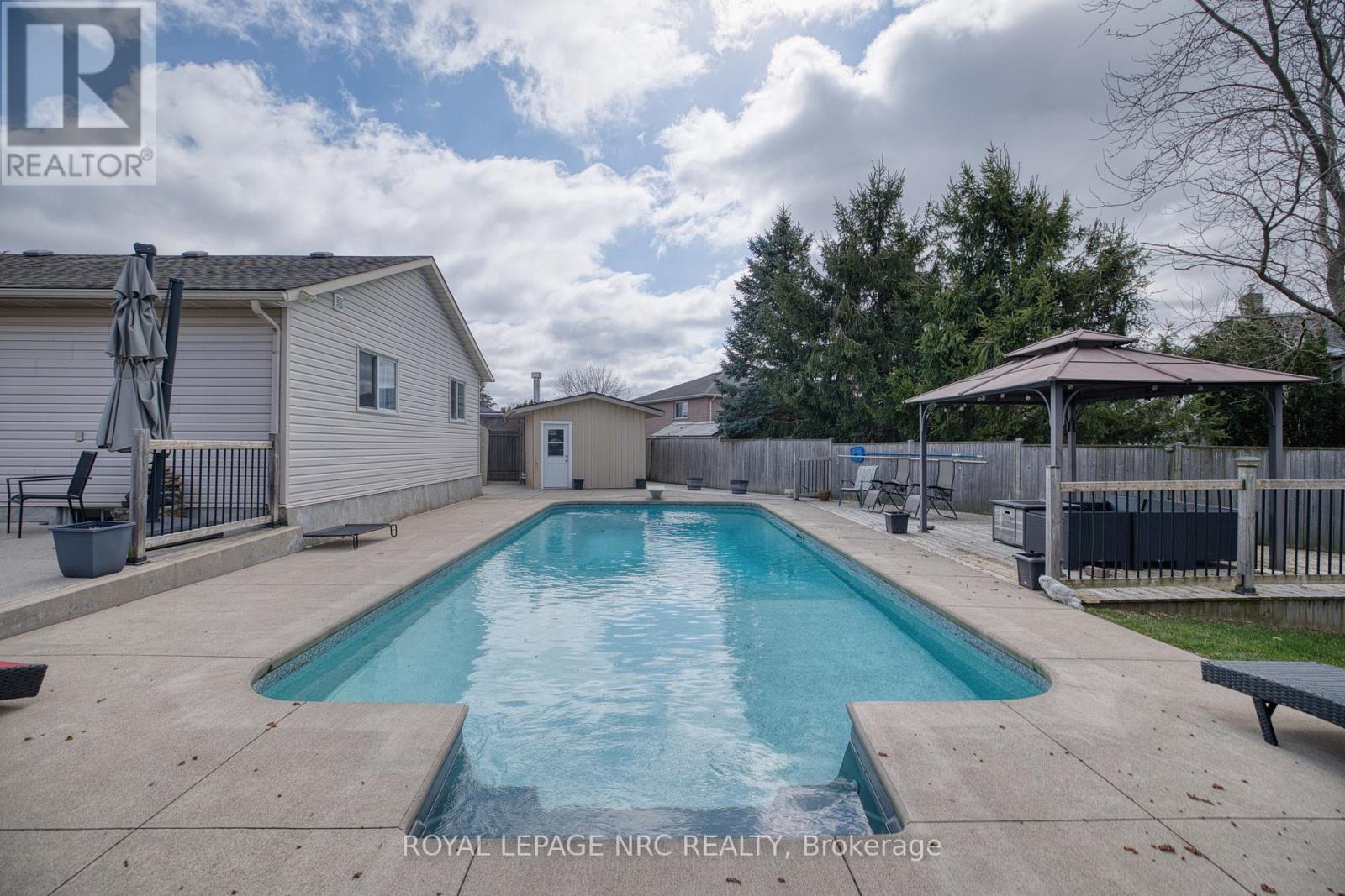 16 Leonard Drive, St. Catharines (Rykert/Vansickle), ON
