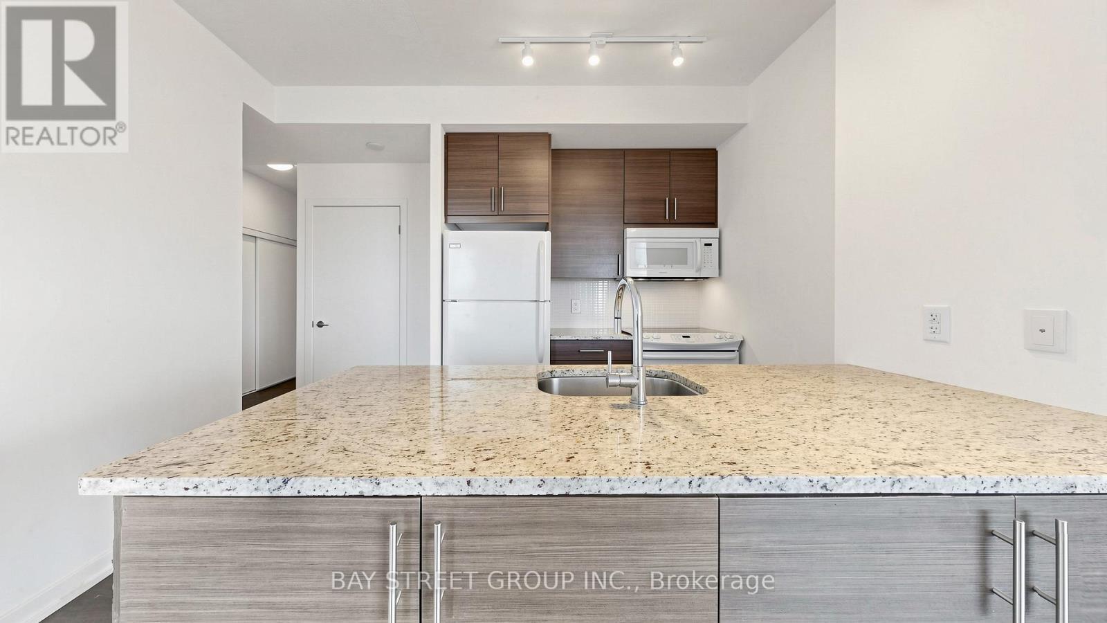 2112 - 70 Forest Manor Road, Toronto, ON