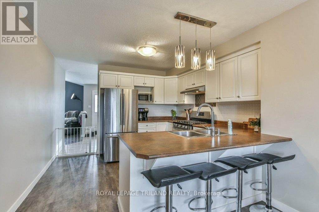 9 Brookside Drive, St. Thomas, ON - Indoor Photo Showing Kitchen With Stainless Steel Kitchen With Double Sink