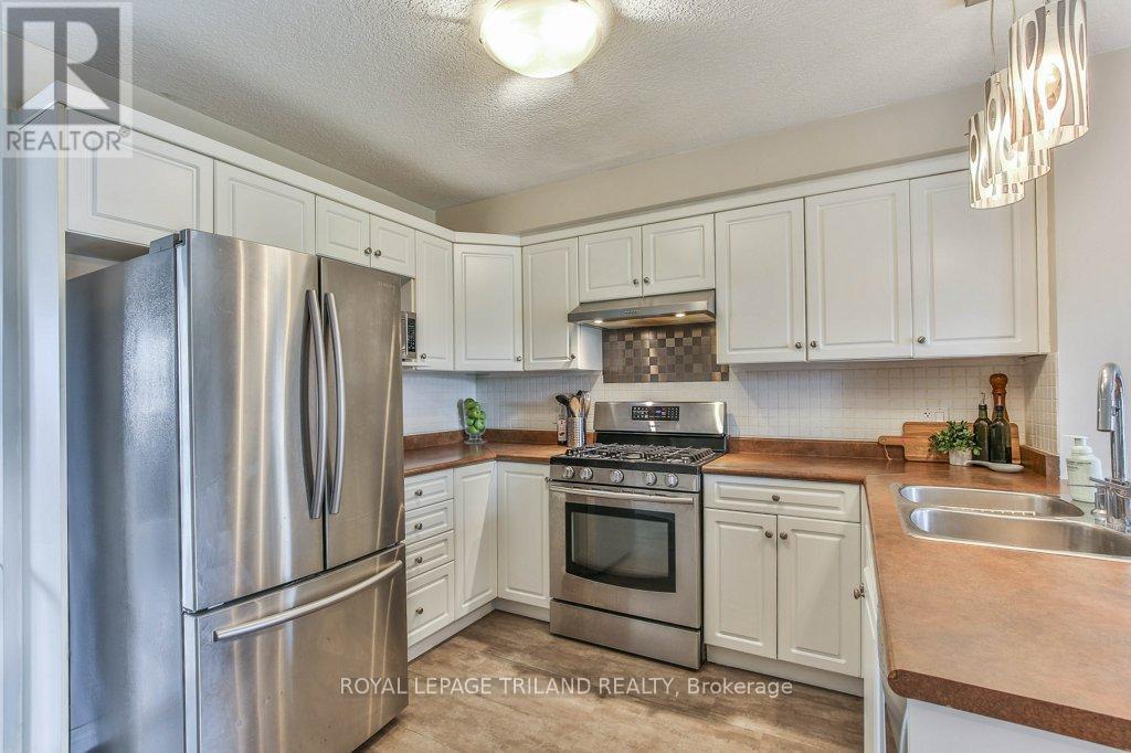9 Brookside Drive, St. Thomas, ON - Indoor Photo Showing Kitchen With Stainless Steel Kitchen With Double Sink
