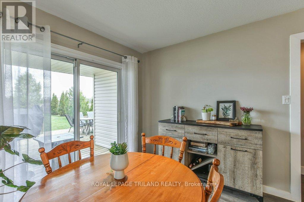9 Brookside Drive, St. Thomas, ON - Indoor Photo Showing Dining Room