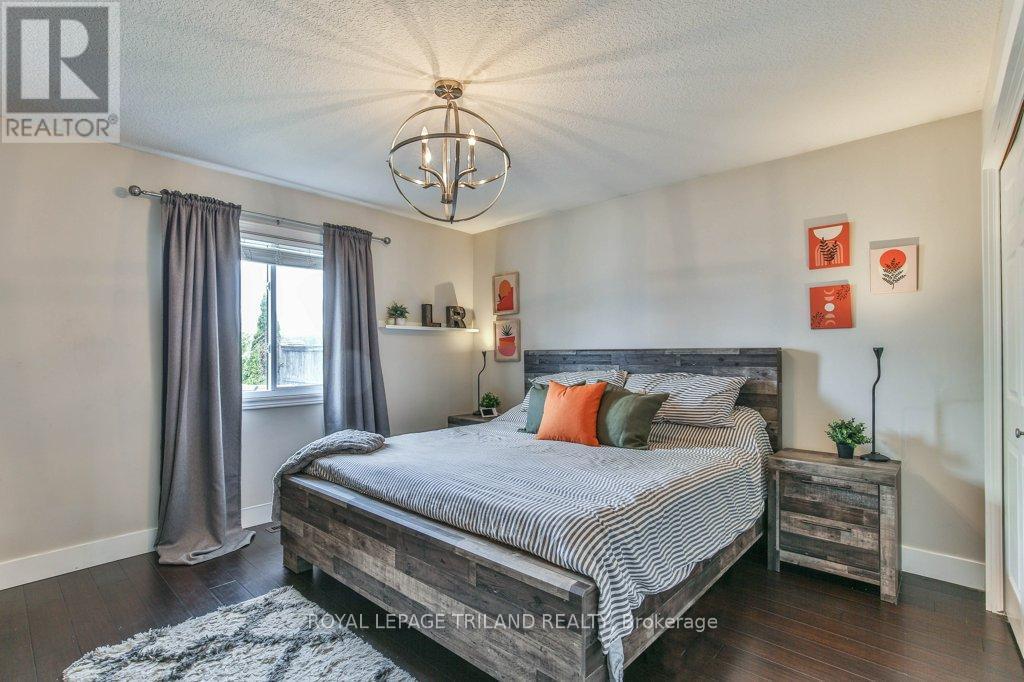 9 Brookside Drive, St. Thomas, ON - Indoor Photo Showing Bedroom