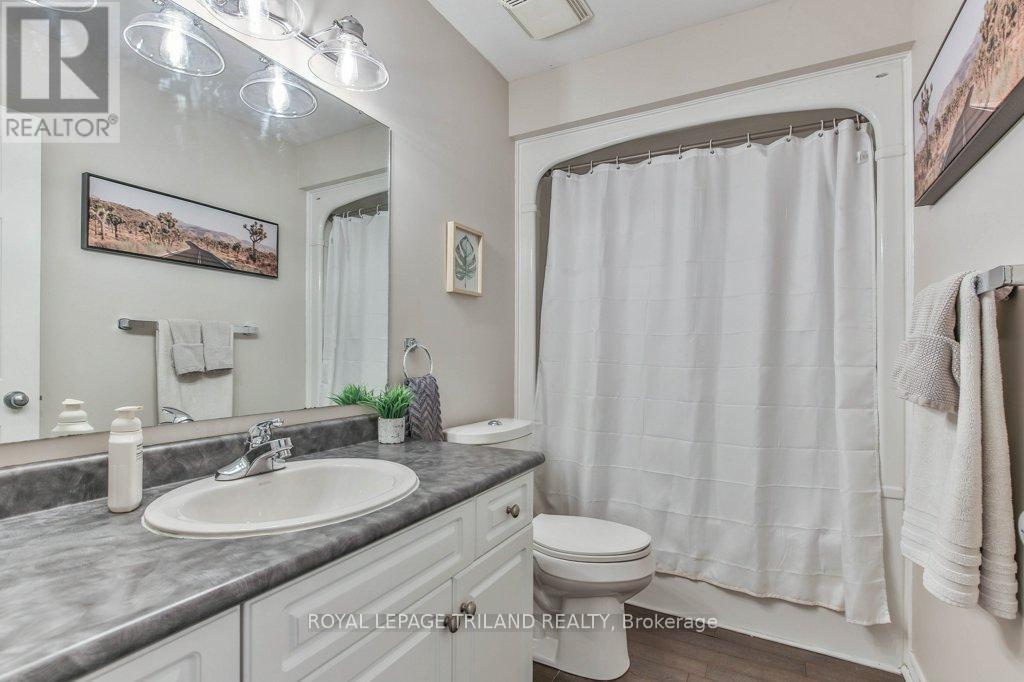 9 Brookside Drive, St. Thomas, ON - Indoor Photo Showing Bathroom