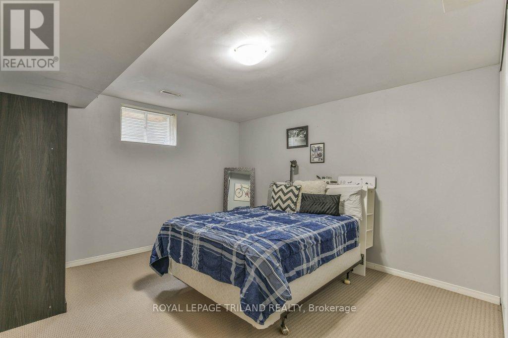 9 Brookside Drive, St. Thomas, ON - Indoor Photo Showing Bedroom