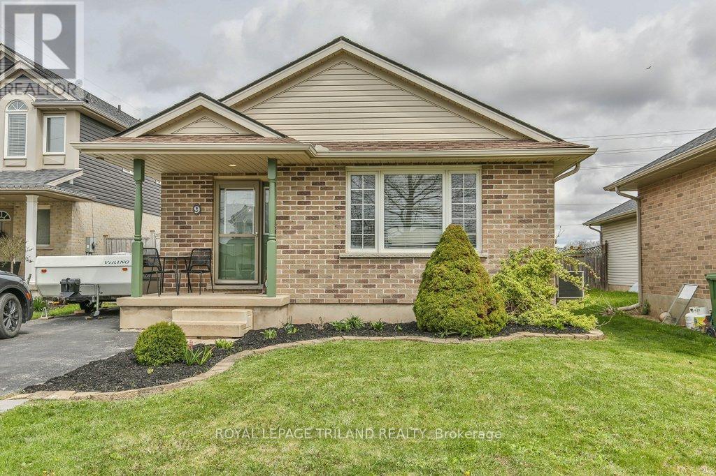 9 Brookside Drive, St. Thomas, ON - Outdoor