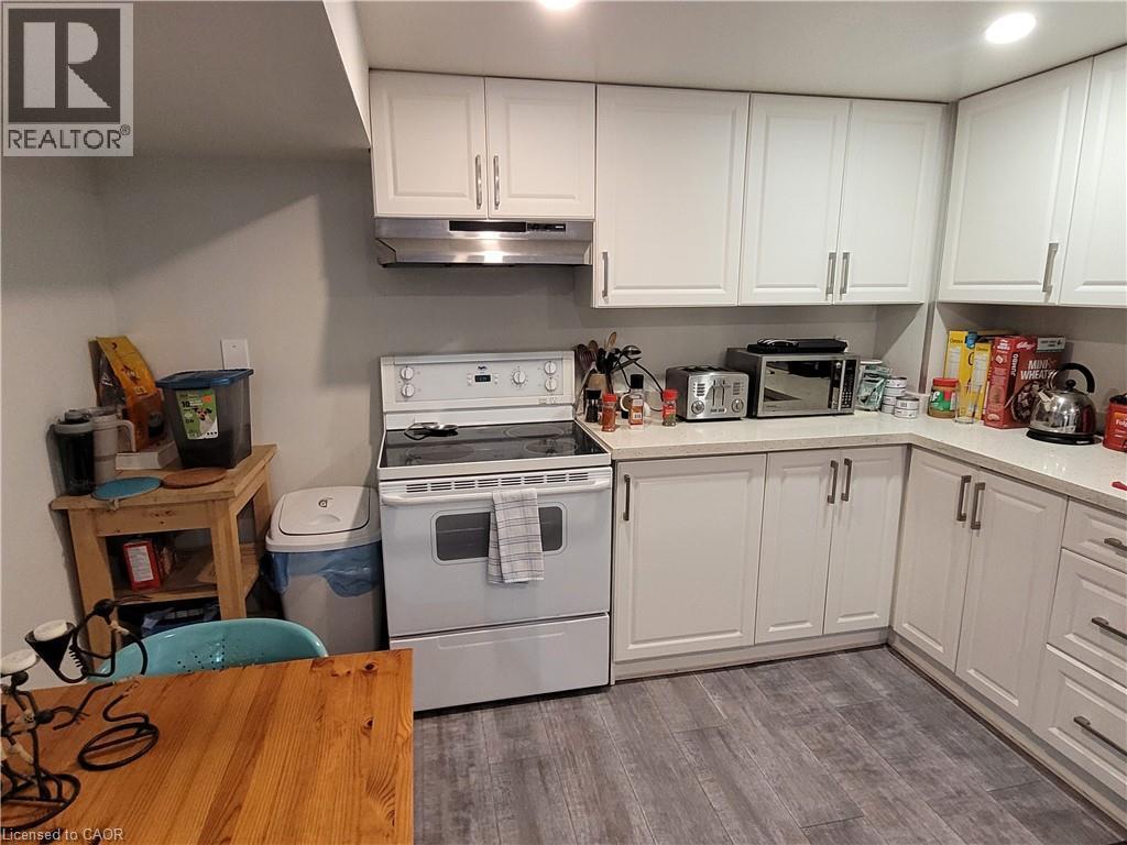 239 West 18Th Street, Hamilton, ON - Indoor Photo Showing Kitchen