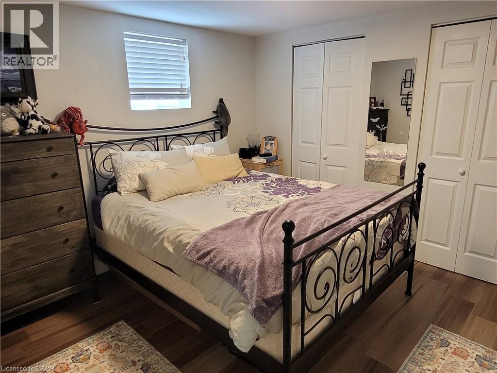 239 West 18Th Street, Hamilton, ON - Indoor Photo Showing Bedroom