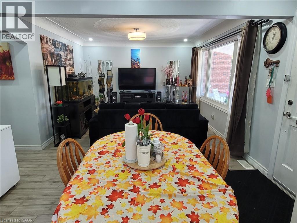 239 West 18Th Street, Hamilton, ON - Indoor Photo Showing Dining Room