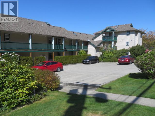 301-5701 Willow Ave, Powell River, BC - Outdoor