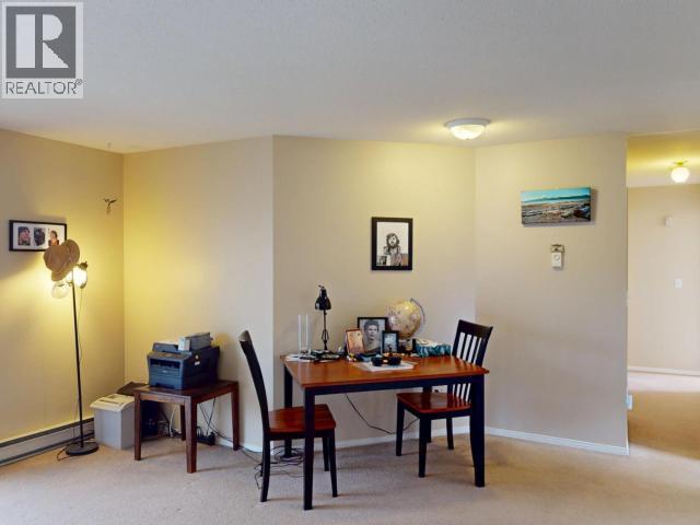 301-5701 Willow Ave, Powell River, BC - Indoor Photo Showing Dining Room