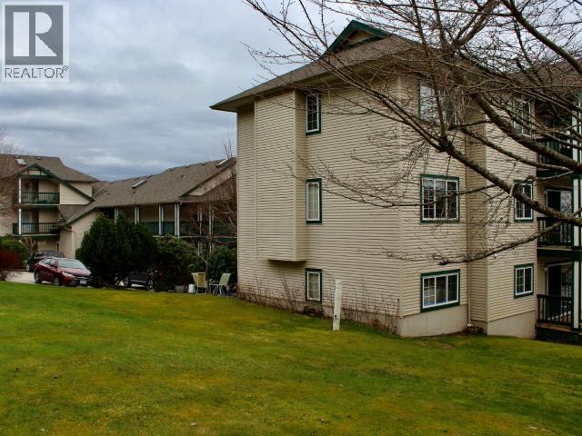 301-5701 Willow Ave, Powell River, BC - Outdoor