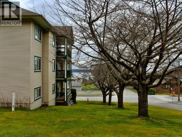 301-5701 Willow Ave, Powell River, BC - Outdoor