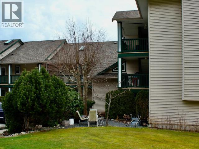 301-5701 Willow Ave, Powell River, BC - Outdoor