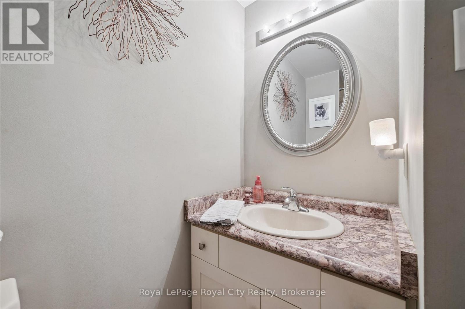 18 - 80 Burns Drive, Guelph (Riverside Park), ON - Indoor Photo Showing Bathroom