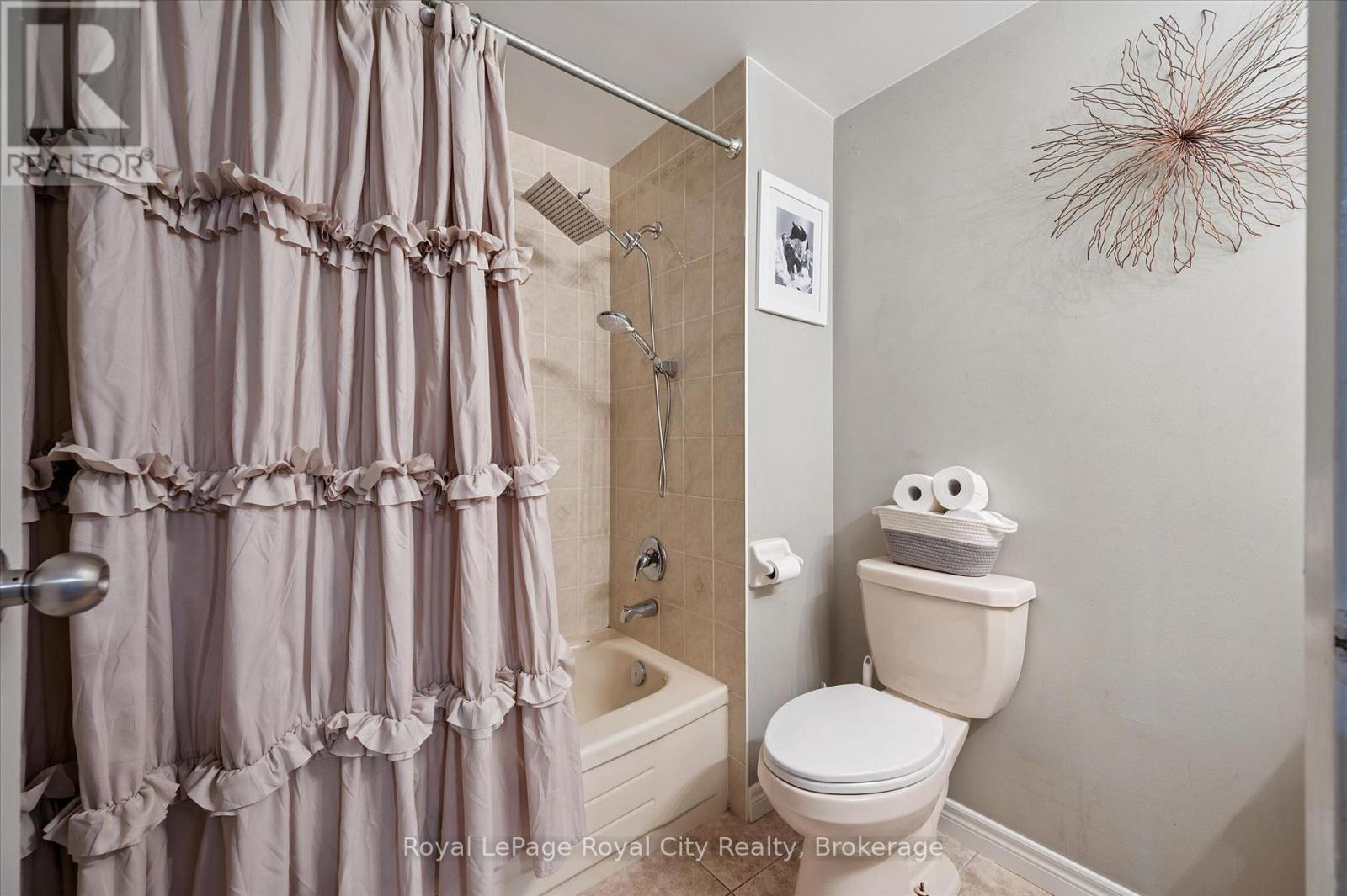 18 - 80 Burns Drive, Guelph (Riverside Park), ON - Indoor Photo Showing Bathroom