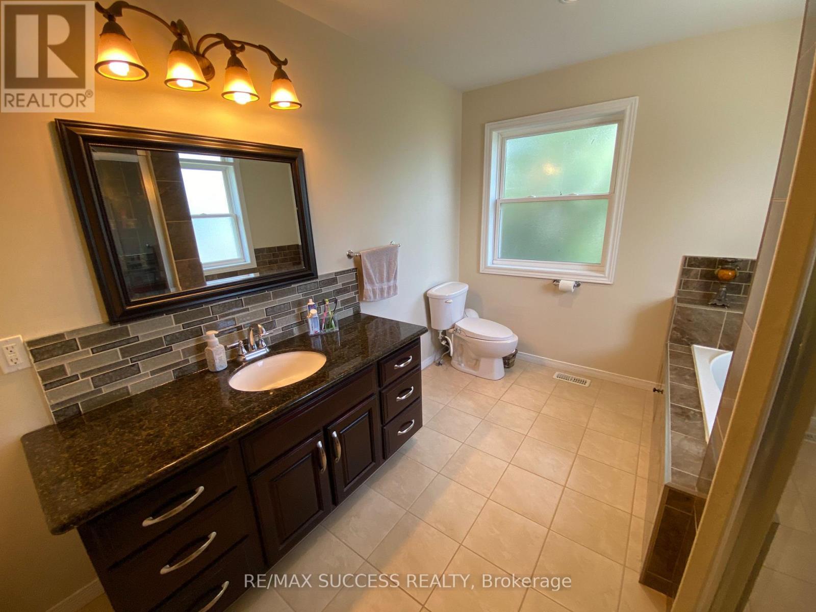 4 Palmer Street, Norfolk, ON - Indoor Photo Showing Bathroom