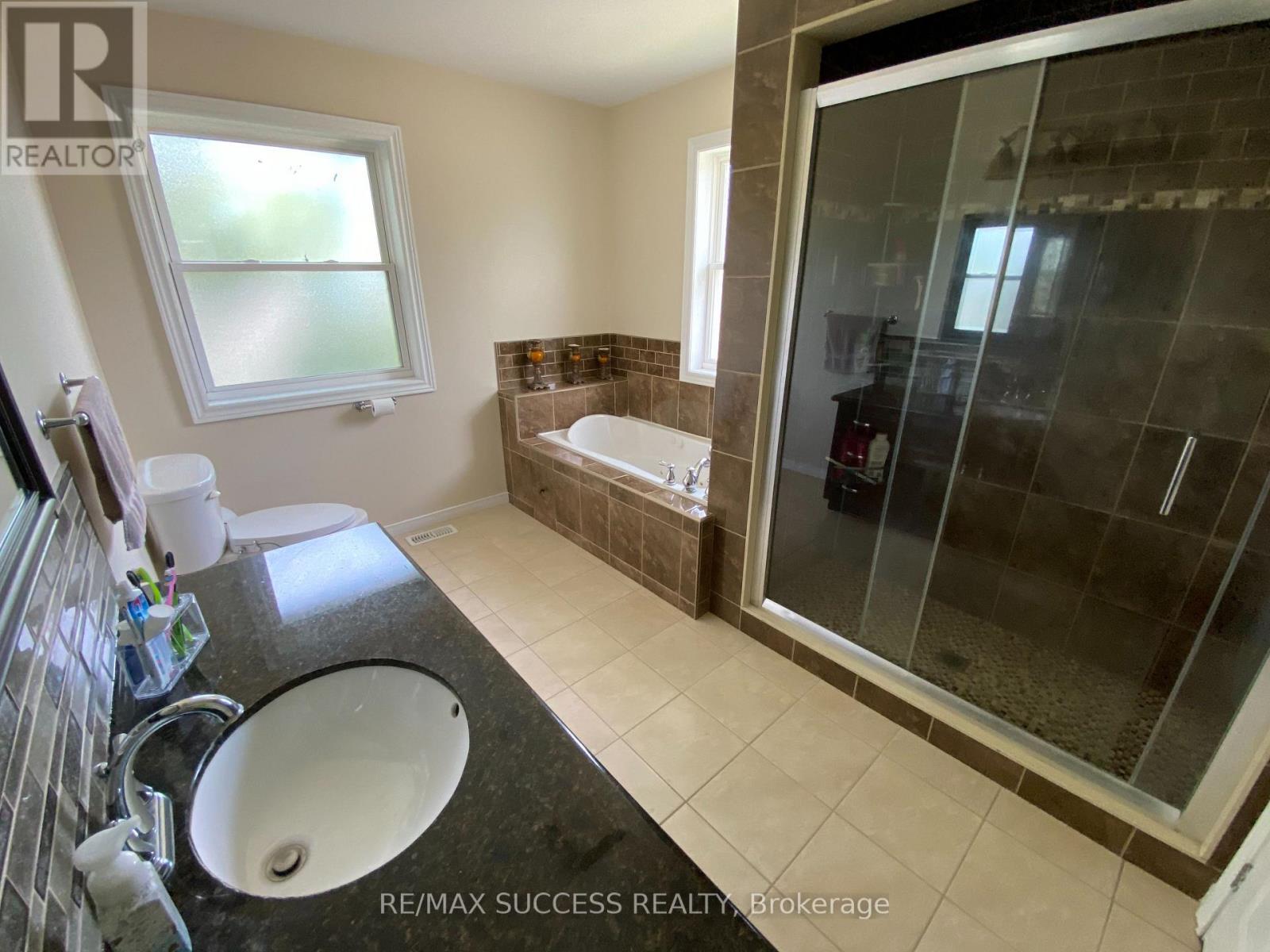 4 Palmer Street, Norfolk, ON - Indoor Photo Showing Bathroom