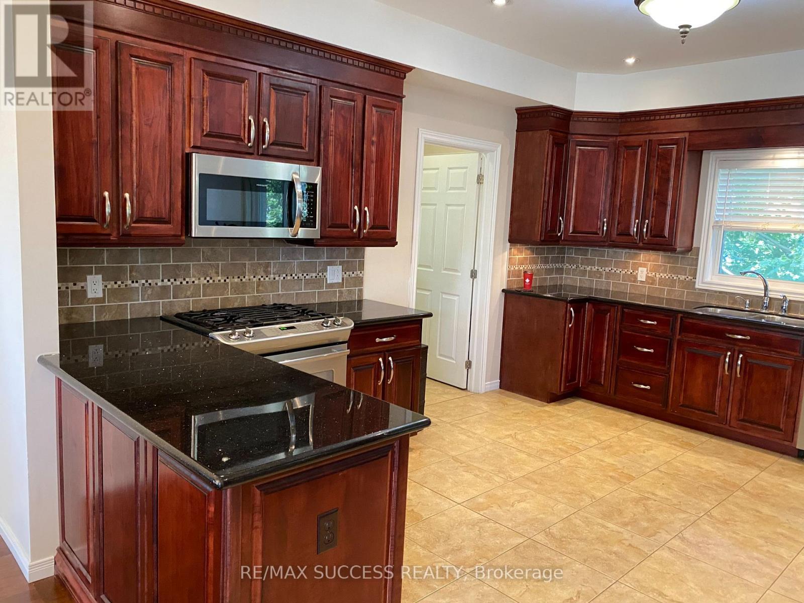 4 Palmer Street, Norfolk, ON - Indoor Photo Showing Kitchen With Double Sink