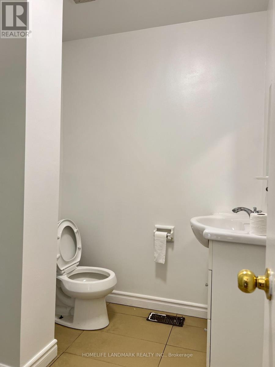 149 Finch Avenue W, Toronto, ON - Indoor Photo Showing Bathroom