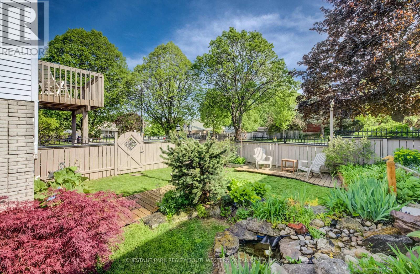 135 Royal Orchard Drive, Waterloo, ON - Outdoor With Backyard