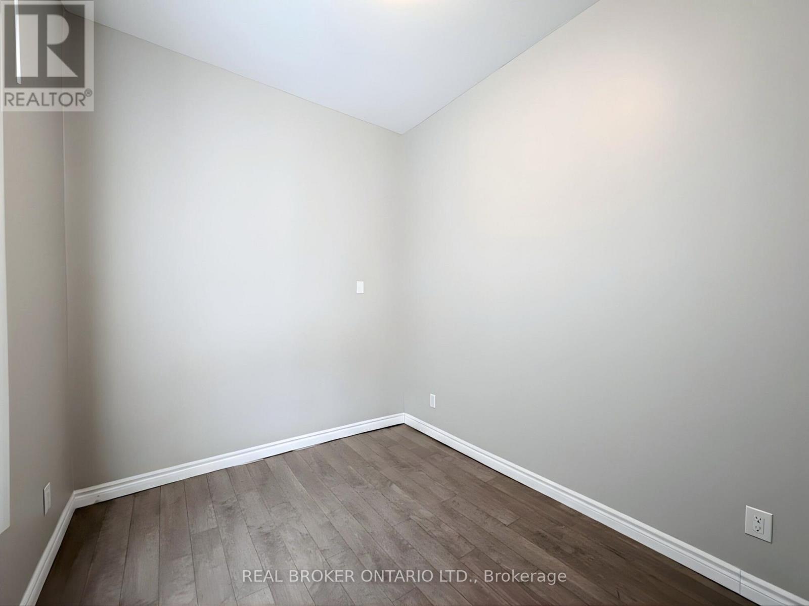 105 Cheever Street, Hamilton, ON - Indoor Photo Showing Other Room