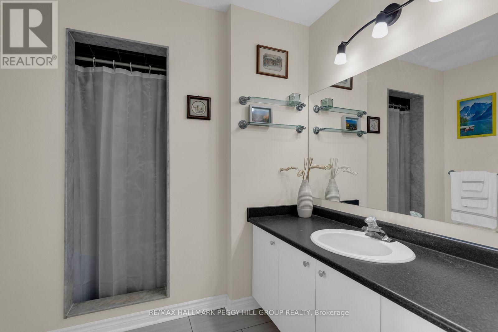 101 Downing Crescent, Barrie, ON - Indoor Photo Showing Bathroom