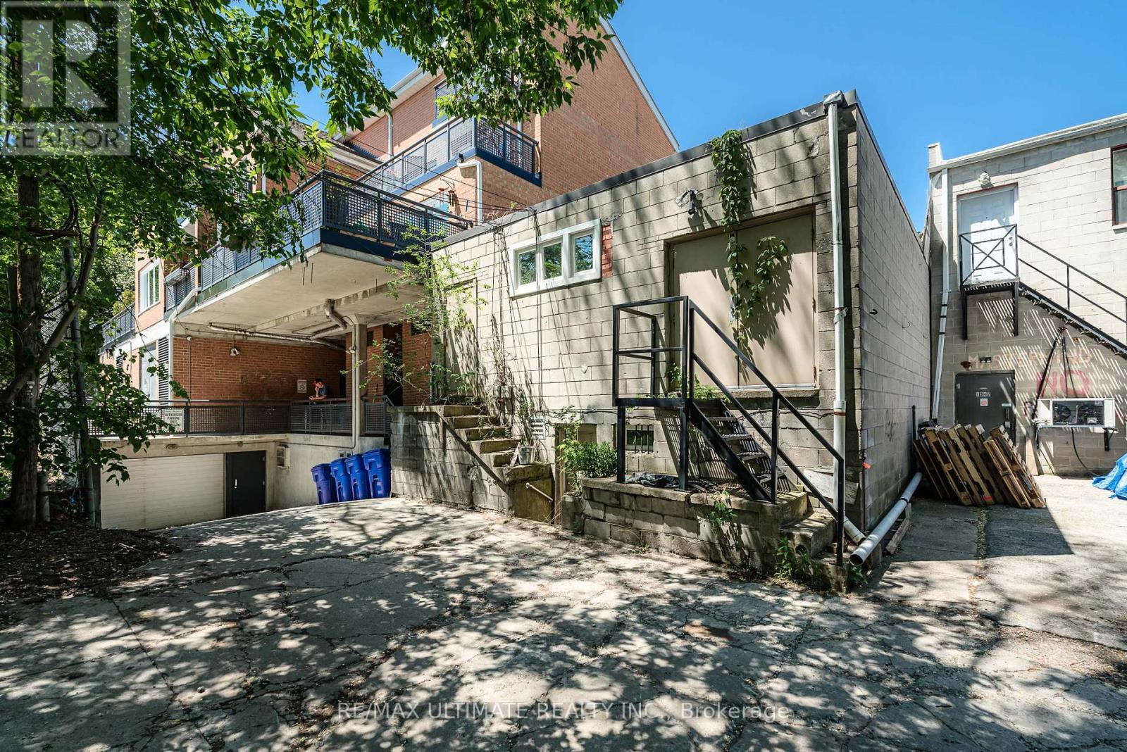 1945 Queen Street E, Toronto, ON