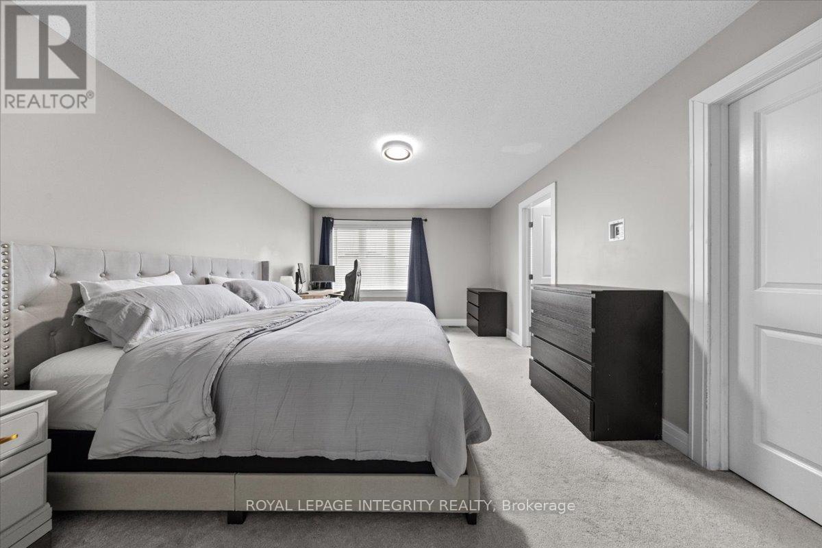 154 Woodhurst Crescent, Ottawa, ON - Indoor Photo Showing Bedroom